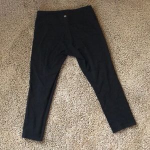 Lululemon cropped work out leggings- Wunder Under